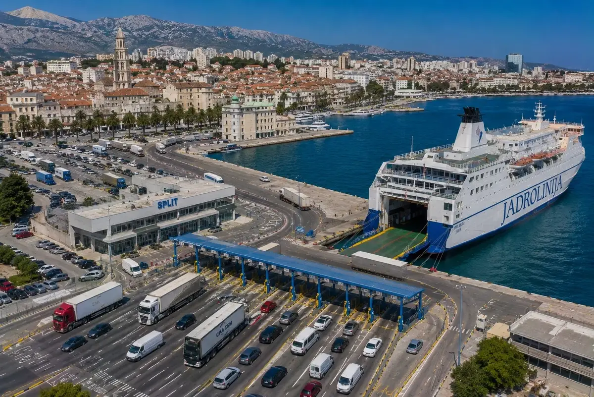 Jadrolinija veerboot bij Split passagiershaven